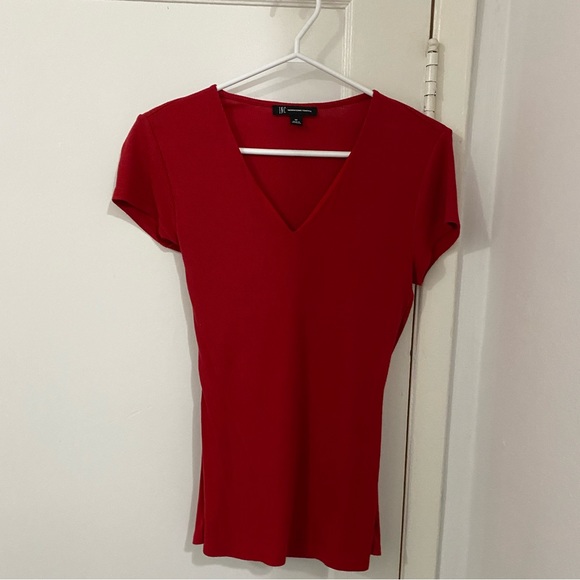 Red V-neck - Picture 2 of 2